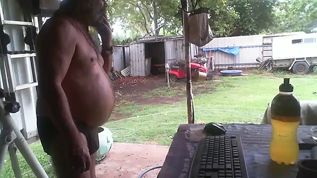 herbie010666 online show from December 23, 2025, 3:17 am