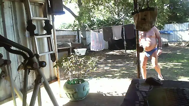 herbie010666 online show from September 15, 2025, 4:35 am