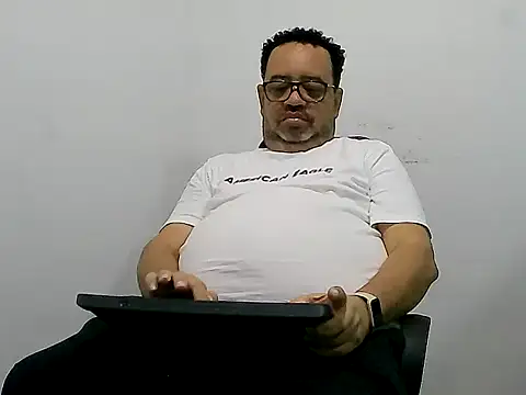 Snapshot of djtomxxx2777 chatting on March 22, 2025, 12:49 am djtomxxx2777 online show from March 22, 2025, 12:49 am