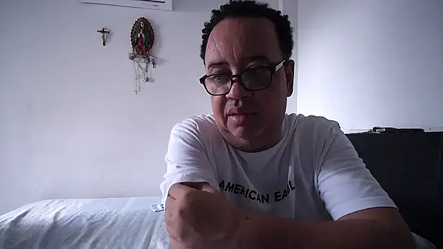 Snapshot of djtomxxx2777 chatting on October 27, 2025, 7:04 pm djtomxxx2777 online show from October 27, 2025, 7:04 pm