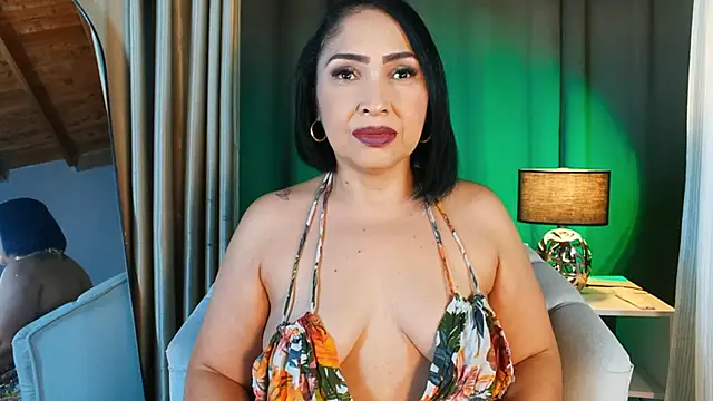 Snapshot of Madissononee chatting on November 19, 2025, 2:11 am Madissononee online show from November 19, 2025, 2:11 am