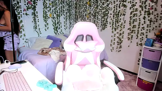 Snapshot of violeta_milleer chatting on November 18, 2025, 4:54 pm violeta milleer online show from November 18, 2025, 4:54 pm