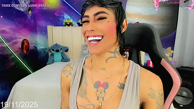 Snapshot of Nella_Dolls chatting on November 19, 2025, 10:37 am Nella Dolls online show from November 19, 2025, 10:37 am