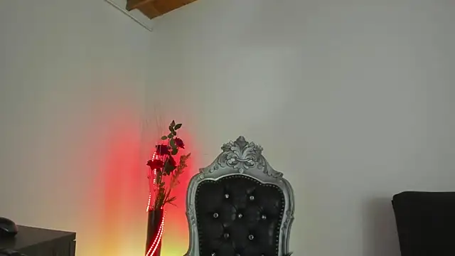 Snapshot of Hela_wet chatting on February 2, 2025, 11:32 pm Hela wet online show from February 2, 2025, 11:32 pm