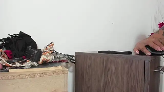 Snapshot of Hela_wet chatting on February 22, 2025, 3:47 pm Hela wet online show from February 22, 2025, 3:47 pm