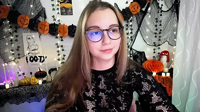 SweetPrincess  online show from November 3, 2025, 6:51 am