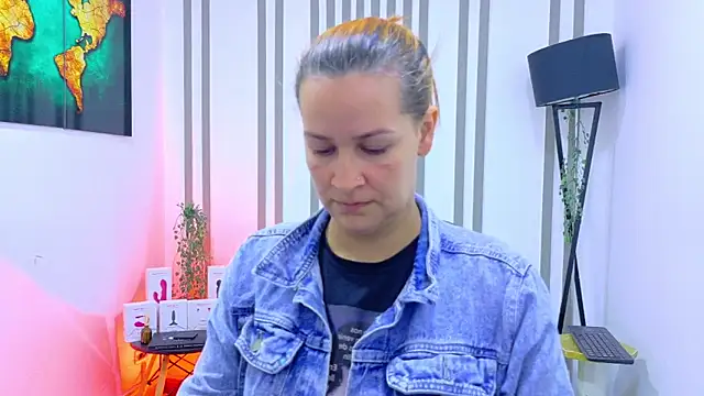 Snapshot of Britney_taylor_ chatting on December 15, 2025, 9:09 pm Britney taylor online show from December 15, 2025, 9:09 pm