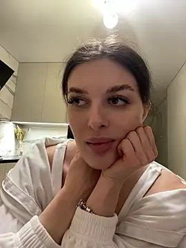 little belucci online show from February 18, 2026, 4:03 pm