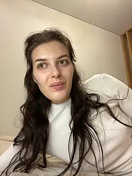 little belucci online show from November 18, 2025, 4:10 pm