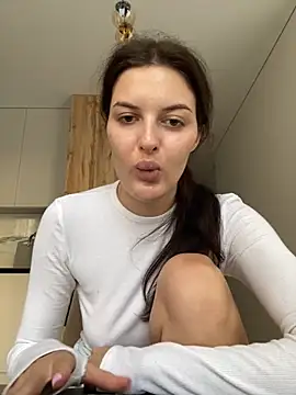 little belucci online show from September 10, 2025, 2:27 pm