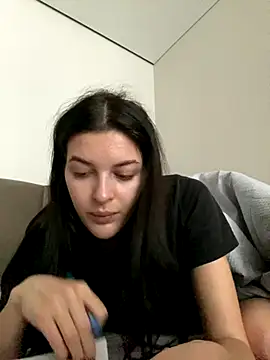 little belucci online show from October 17, 2025, 7:00 am