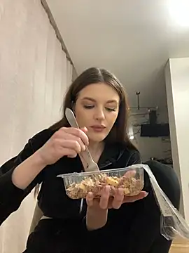 little belucci online show from March 10, 2025, 4:57 pm