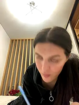 little belucci online show from October 21, 2025, 3:33 pm