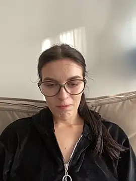 little belucci online show from October 20, 2025, 1:11 pm