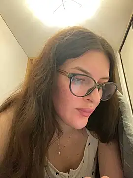 little belucci online show from February 21, 2025, 8:27 pm