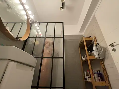  alleyesonme  online show from November 3, 2025, 10:52 am