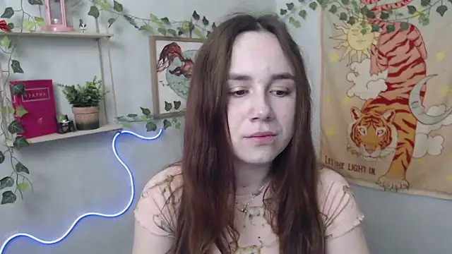 Snapshot of VeryVeryVeryShy_ chatting on April 18, 2026, 5:43 am VeryVeryVeryShy online show from April 18, 2026, 5:43 am