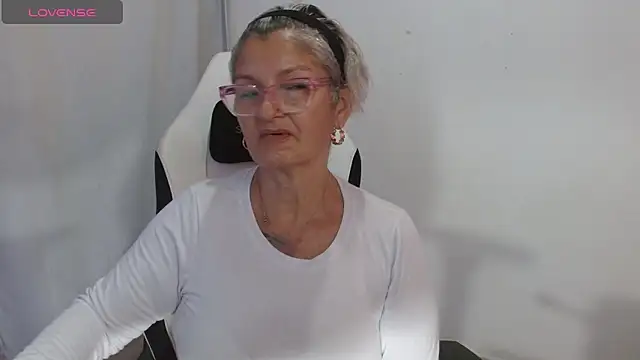 Snapshot of bety-cum2 chatting on April 30, 2026, 9:38 am bety-cum2 online show from April 30, 2026, 9:38 am
