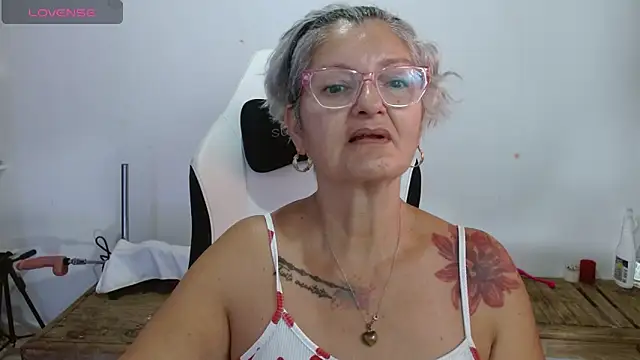 Snapshot of bety-cum2 chatting on April 28, 2026, 10:41 am bety-cum2 online show from April 28, 2026, 10:41 am