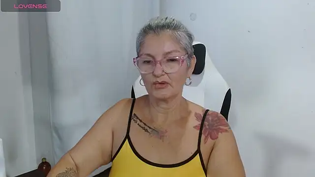 Snapshot of bety-cum2 chatting on May 2, 2026, 11:26 am bety-cum2 online show from May 2, 2026, 11:26 am