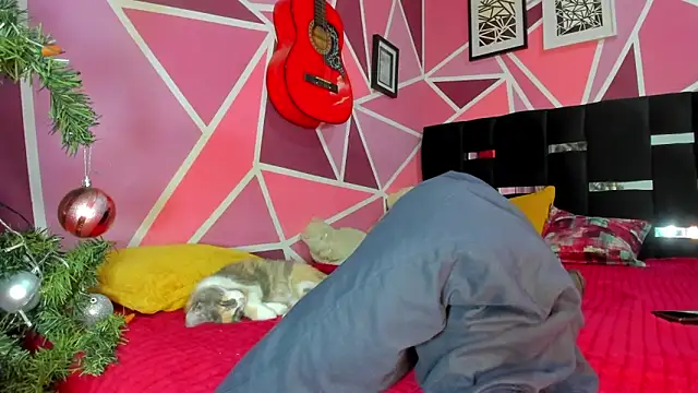 Snapshot of Little_doll_ chatting on December 16, 2025, 2:27 am Little doll online show from December 16, 2025, 2:27 am