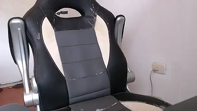 Snapshot of sexatlexx chatting on March 2, 2025, 4:14 pm sexatlexx online show from March 2, 2025, 4:14 pm