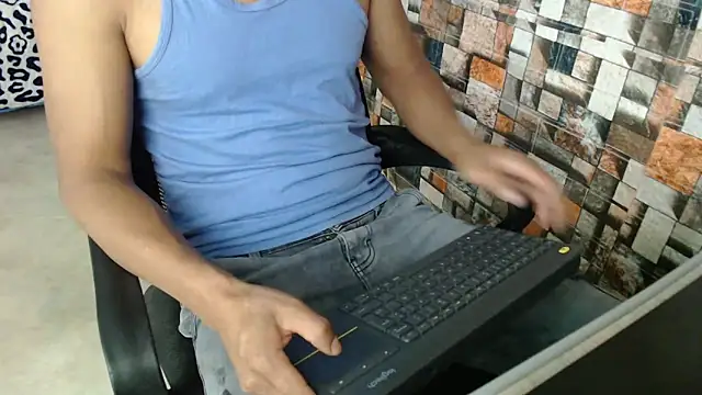 Snapshot of sexatlexx chatting on November 13, 2025, 9:08 pm sexatlexx online show from November 13, 2025, 9:08 pm