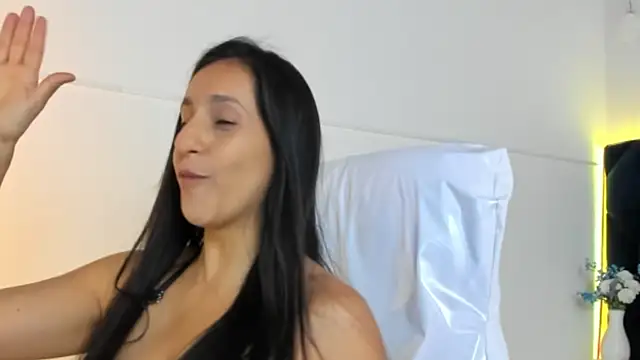 lauren fit online show from March 28, 2026, 6:31 pm