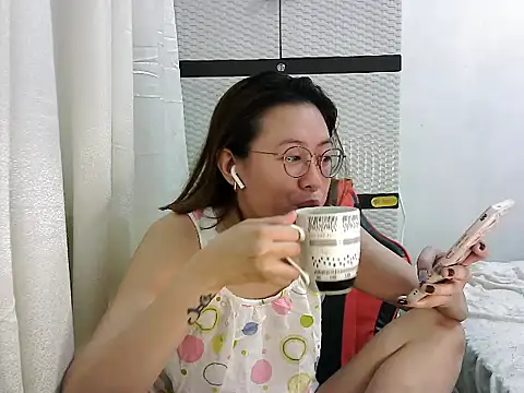 crizzybel online show from March 22, 2025, 3:53 pm