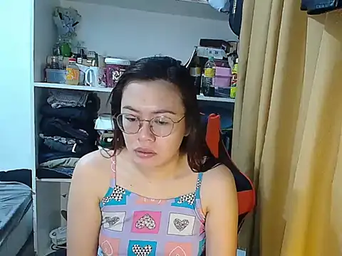 Snapshot of crizzybel chatting on April 25, 2026, 9:34 pm crizzybel online show from April 25, 2026, 9:34 pm