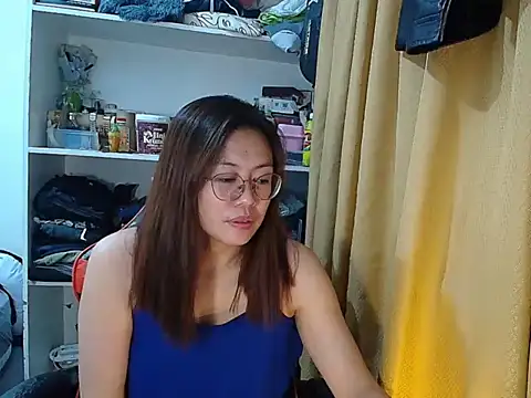 Snapshot of crizzybel chatting on April 23, 2026, 5:25 pm crizzybel online show from April 23, 2026, 5:25 pm