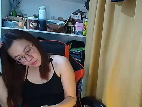 Snapshot of crizzybel chatting on April 30, 2026, 6:15 pm crizzybel online show from April 30, 2026, 6:15 pm