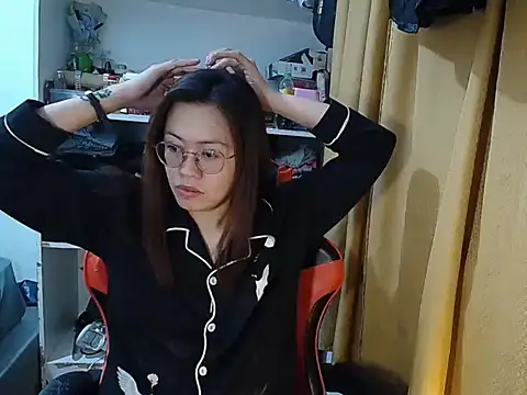 Snapshot of crizzybel chatting on May 3, 2026, 8:12 pm crizzybel online show from May 3, 2026, 8:12 pm