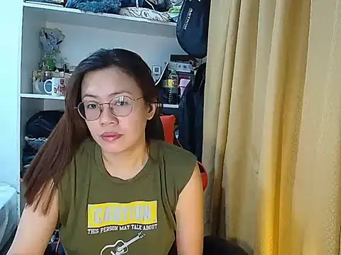 Snapshot of crizzybel chatting on April 23, 2026, 7:04 am crizzybel online show from April 23, 2026, 7:04 am
