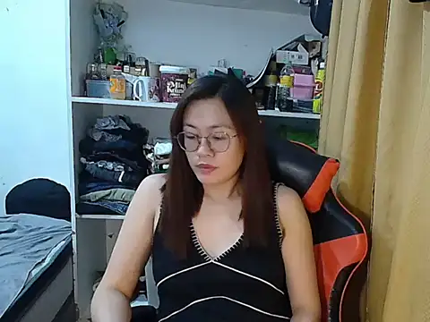 Snapshot of crizzybel chatting on April 26, 2026, 5:43 pm crizzybel online show from April 26, 2026, 5:43 pm