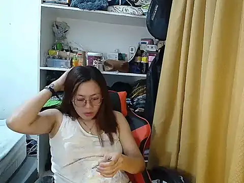 Snapshot of crizzybel chatting on April 19, 2026, 4:19 pm crizzybel online show from April 19, 2026, 4:19 pm