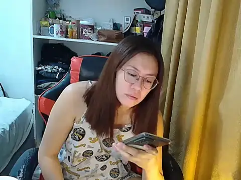 Snapshot of crizzybel chatting on April 21, 2026, 4:19 am crizzybel online show from April 21, 2026, 4:19 am