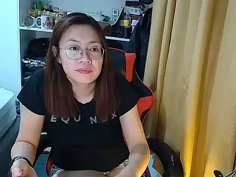 Snapshot of crizzybel chatting on April 21, 2026, 4:24 pm crizzybel online show from April 21, 2026, 4:24 pm