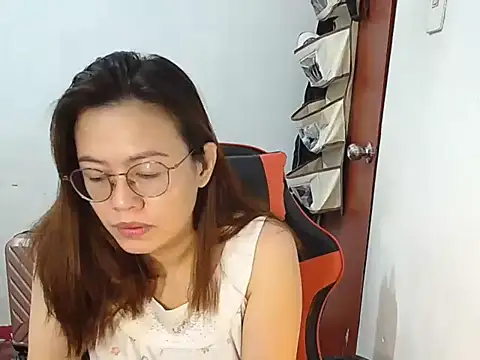 Snapshot of crizzybel chatting on May 14, 2026, 7:33 pm crizzybel online show from May 14, 2026, 7:33 pm