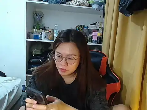 Snapshot of crizzybel chatting on May 5, 2026, 5:38 pm crizzybel online show from May 5, 2026, 5:38 pm