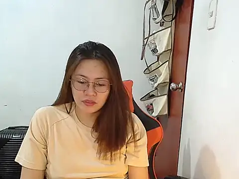 Snapshot of crizzybel chatting on May 21, 2026, 1:08 pm crizzybel online show from May 21, 2026, 1:08 pm