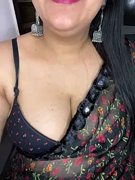 Zoya Varma004 online show from March 11, 2026, 6:24 pm