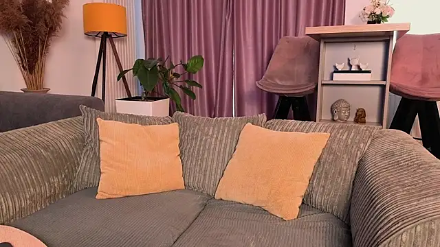 MayaCroft online show from April 2, 2026, 9:27 am