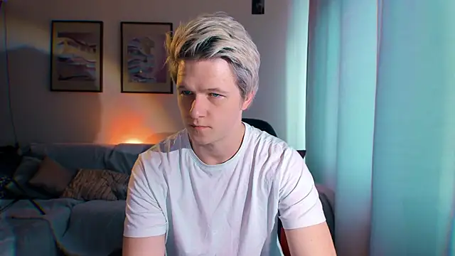 Snapshot of Breston_Sweet chatting on September 13, 2025, 12:05 pm Breston Sweet online show from September 13, 2025, 12:05 pm