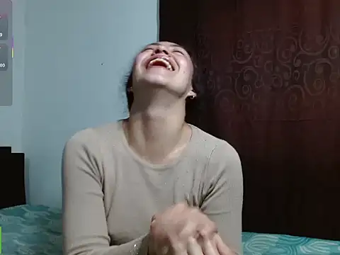 Olivia Bright online show from April 15, 2026, 10:43 pm