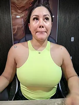 Snapshot of ValeryGrey chatting on April 22, 2026, 7:09 pm ValeryGrey online show from April 22, 2026, 7:09 pm