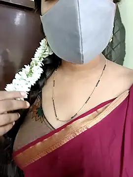 Snapshot of yoursana- chatting on December 16, 2025, 4:06 am yoursana- online show from December 16, 2025, 4:06 am