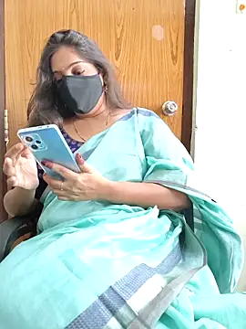 Snapshot of yoursana- chatting on October 1, 2025, 5:01 am yoursana- online show from October 1, 2025, 5:01 am