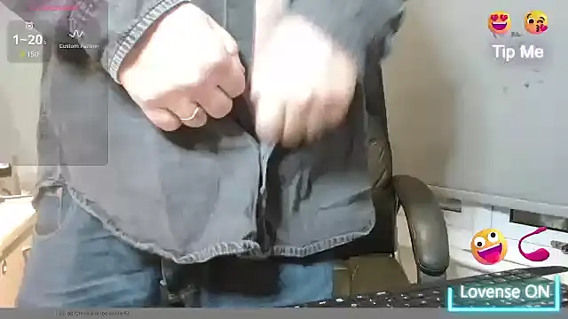 Snapshot of bigbadjon69 chatting on December 4, 2025, 5:56 pm bigbadjon69 online show from December 4, 2025, 5:56 pm