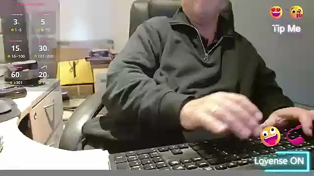 Snapshot of bigbadjon69 chatting on October 20, 2025, 2:28 pm bigbadjon69 online show from October 20, 2025, 2:28 pm